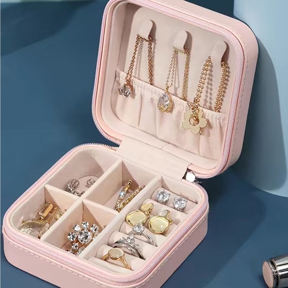 Pink- Pocket jewelry case, PU leather Perfect for travel organizer 3.93 x 3.93 - Picture 2 of 11